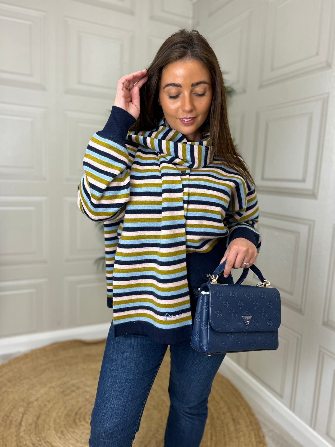 Frnch Paris Cardigan & Scarf Set Echarpe