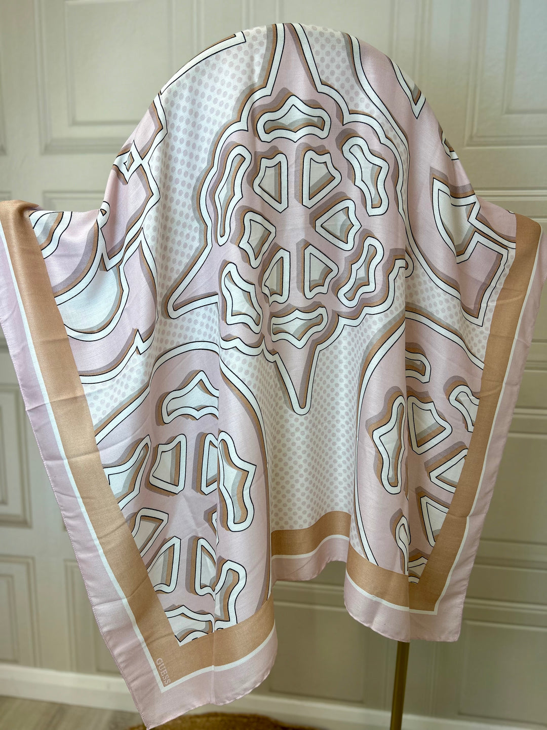 Guess Large Scarf Pink And Beige
