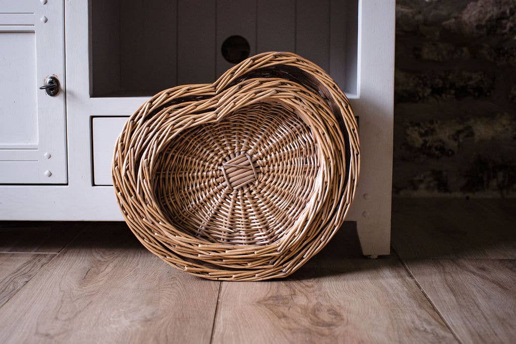 Antique Wash Heart Shaped Decorative Wicker Tray