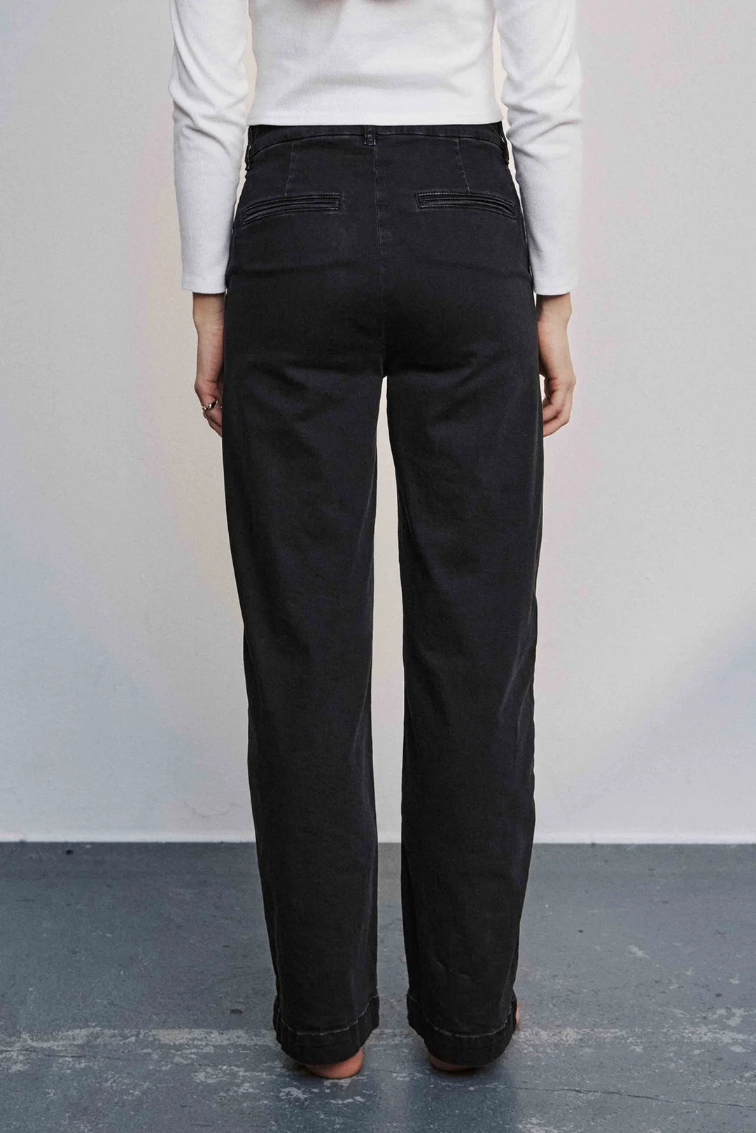 Numph Nuamber Pants Short | Caviar