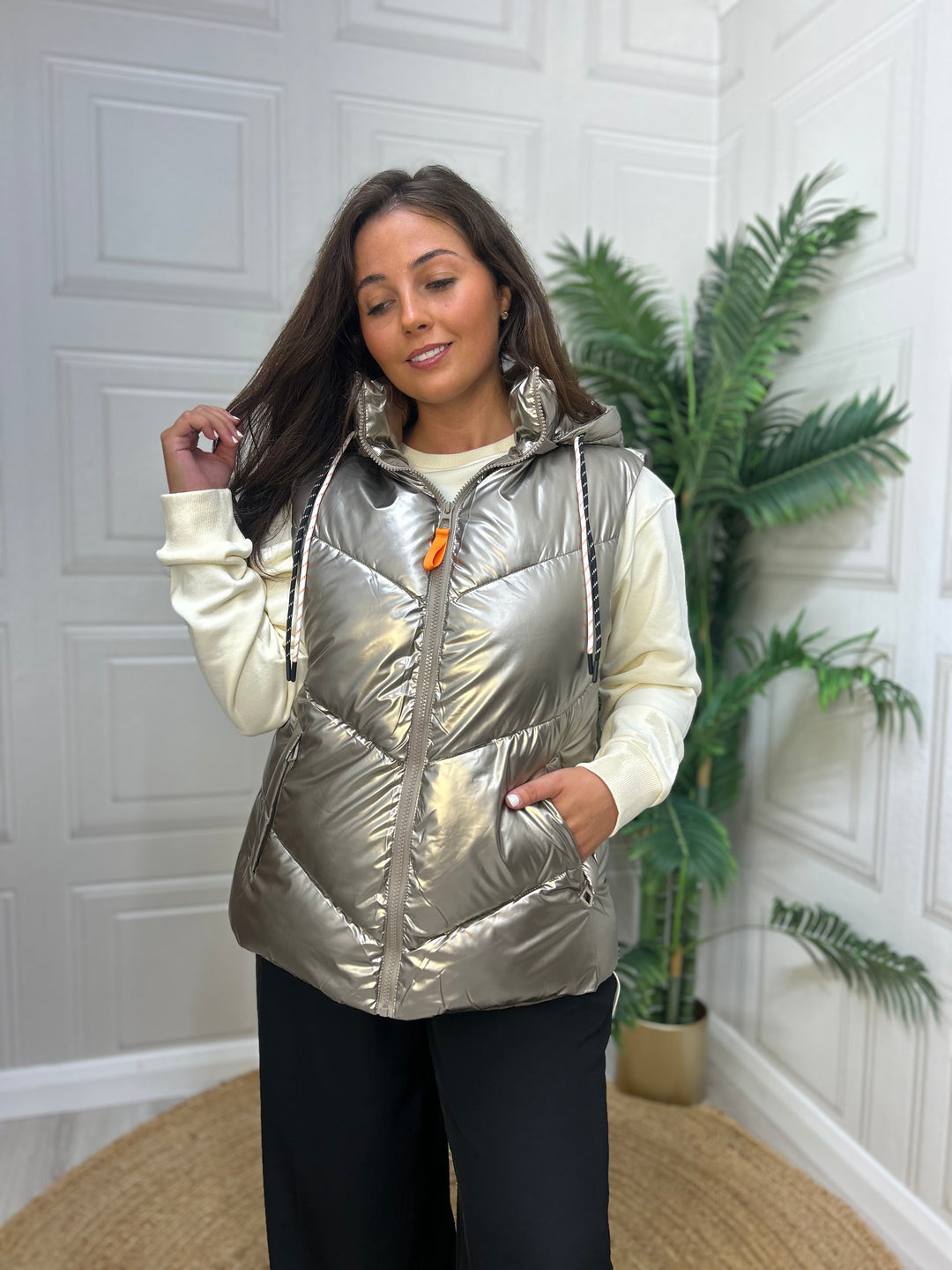 Roya Sleeveless Jacket Gold