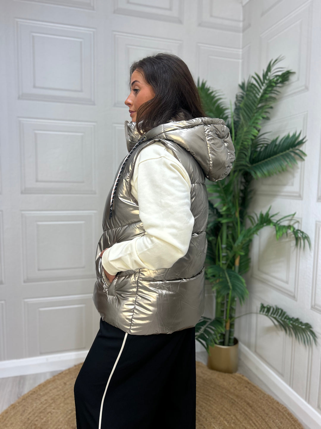 Roya Sleeveless Jacket Gold