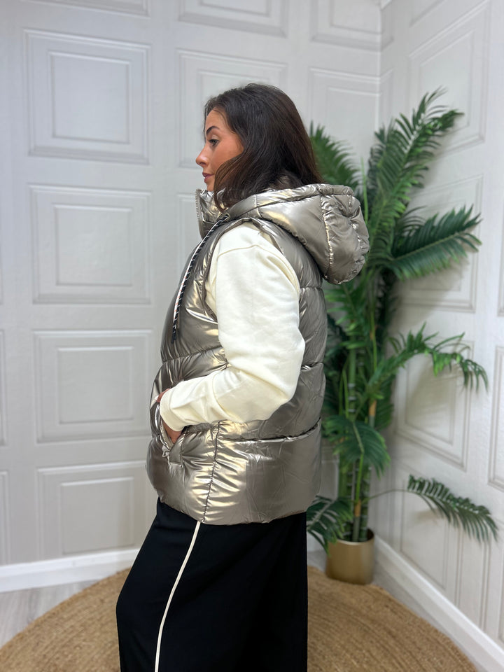 Roya Sleeveless Jacket Gold