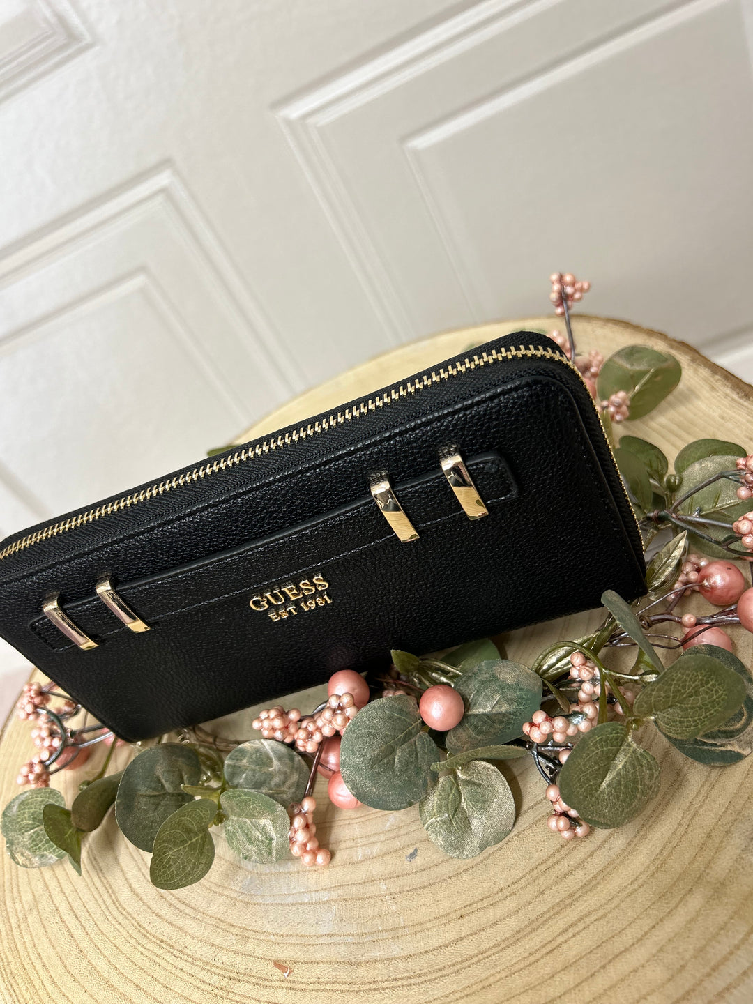 Guess Gregoria large Zip Round black Purse