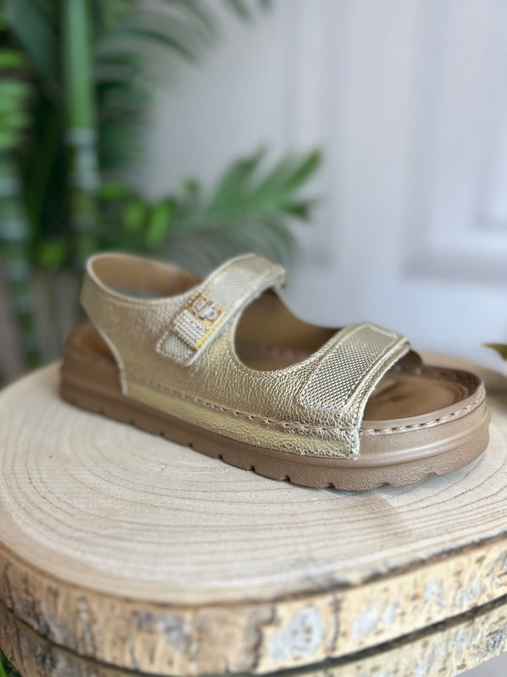 Pegada Burnished Ouro Strap Sandal | 234704