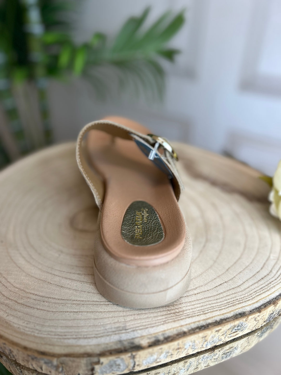 Pegada Burnished Ouro Sandal | 234409