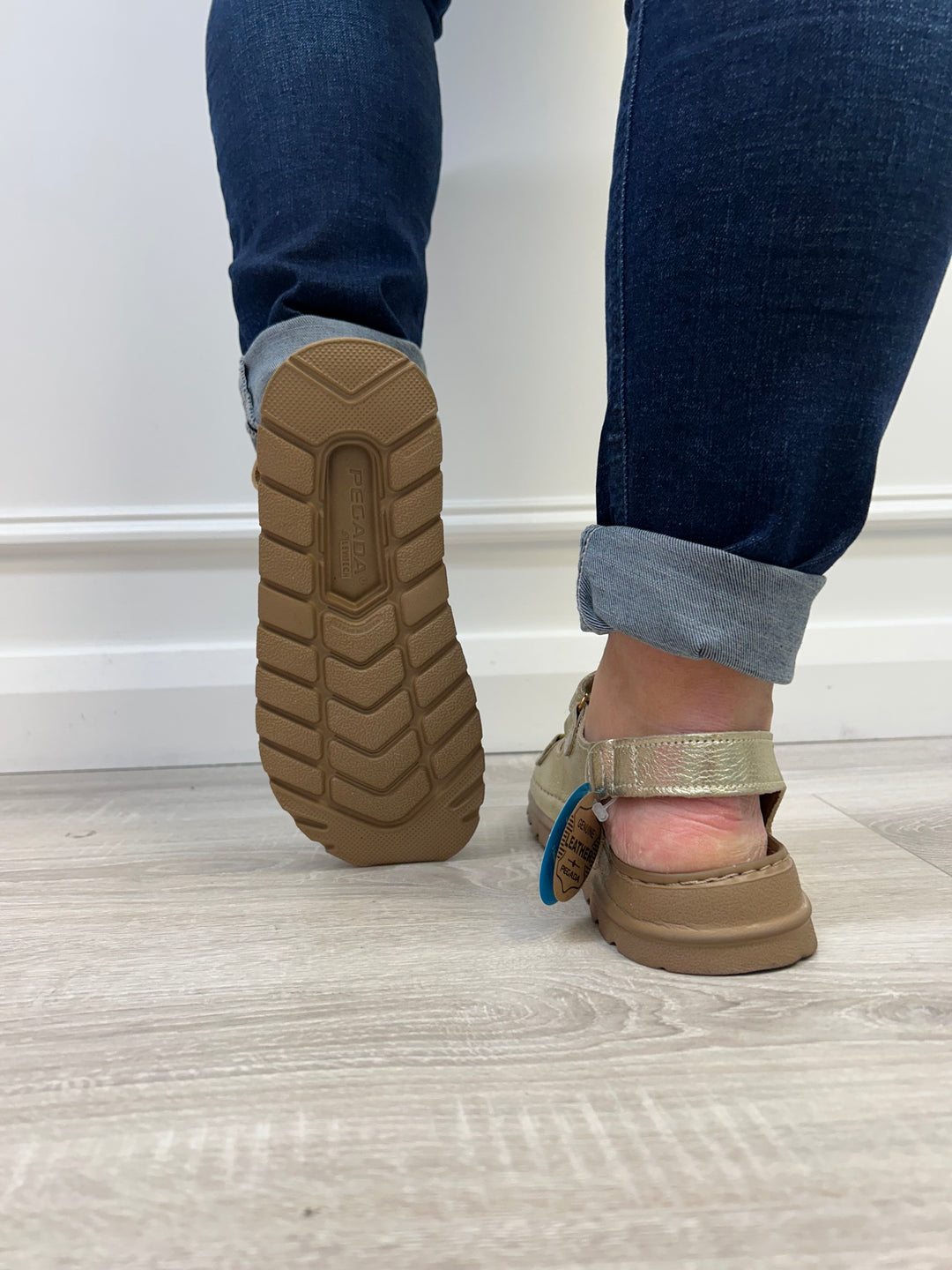 Pegada Burnished Ouro - Gold Sandal