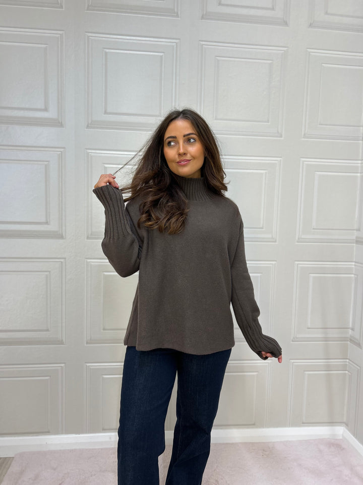Costa Mani Jimmy Roll Neck Pullover Chocolate