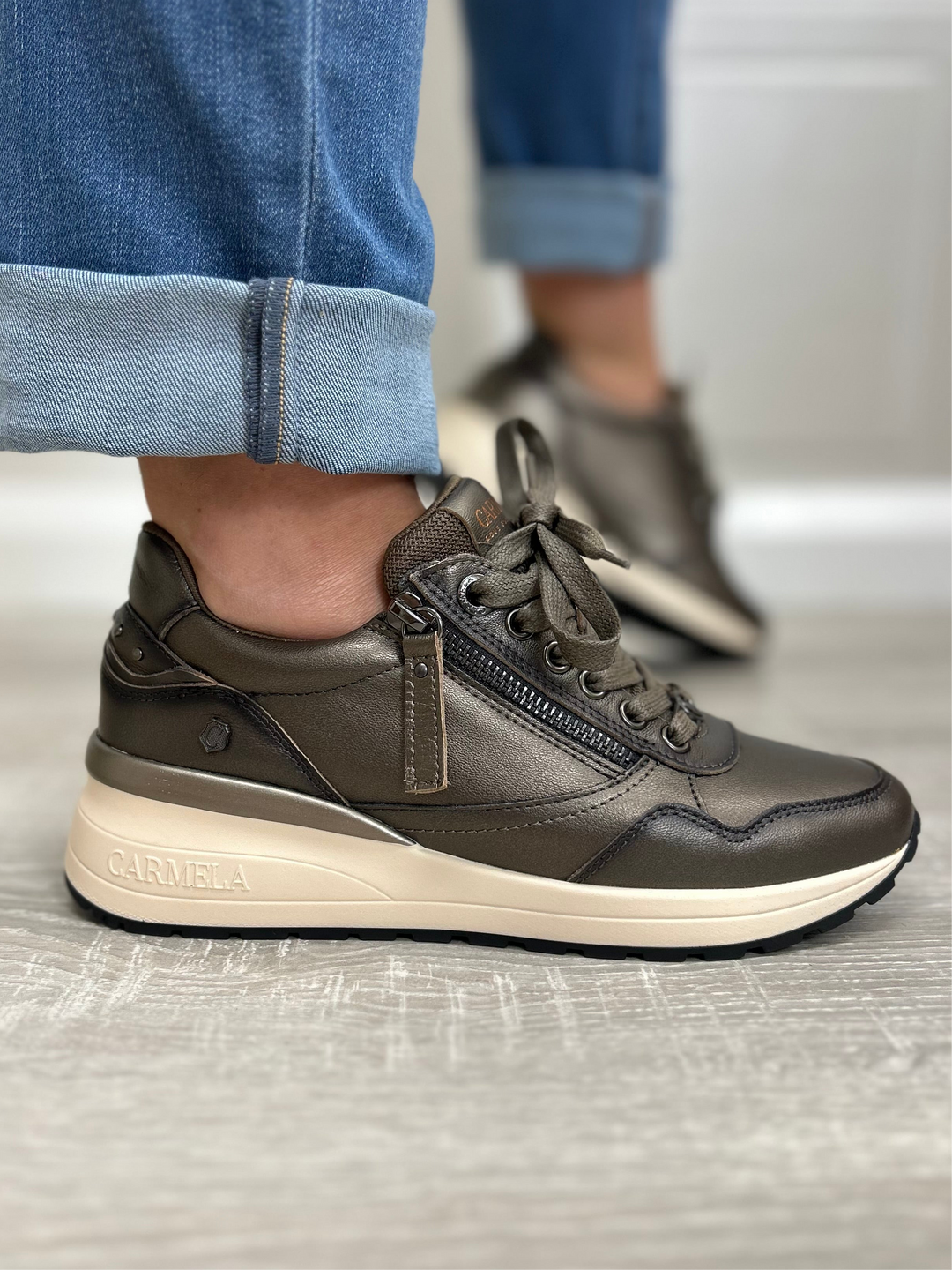 Carmela Z. Piel Bronce Wedge (162442)