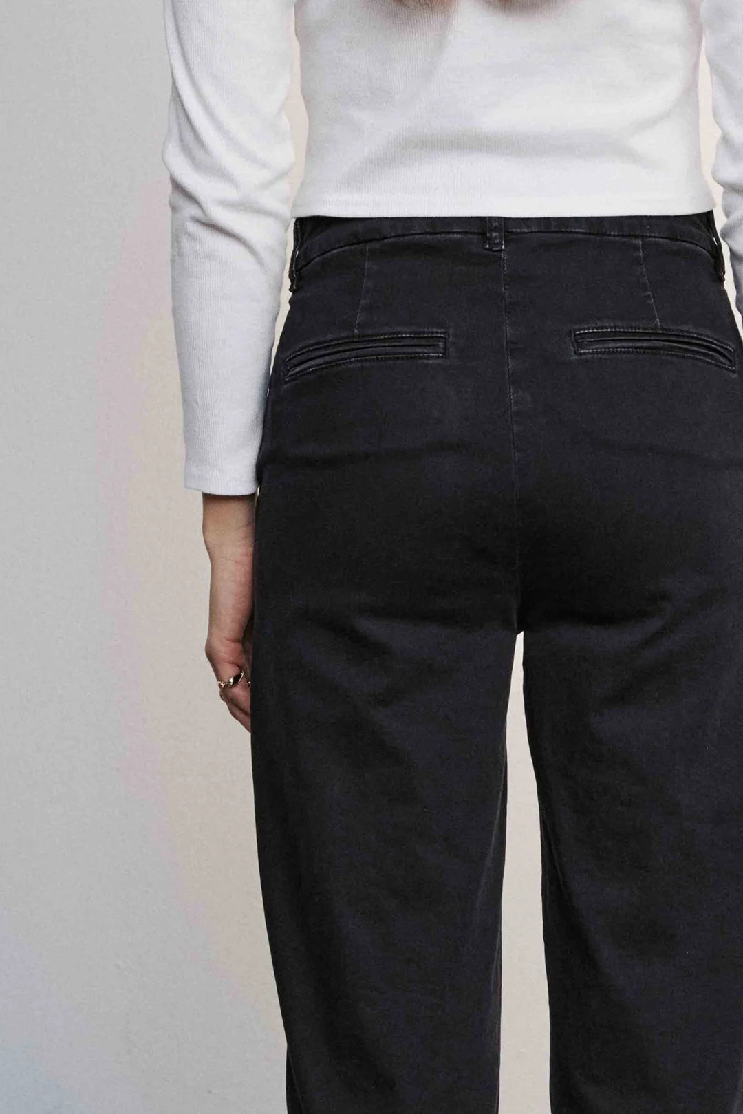 Numph Nuamber Pants Short | Caviar