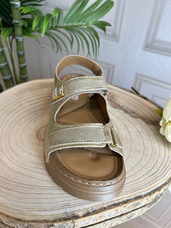 Pegada Burnished Ouro Strap Sandal | 234704