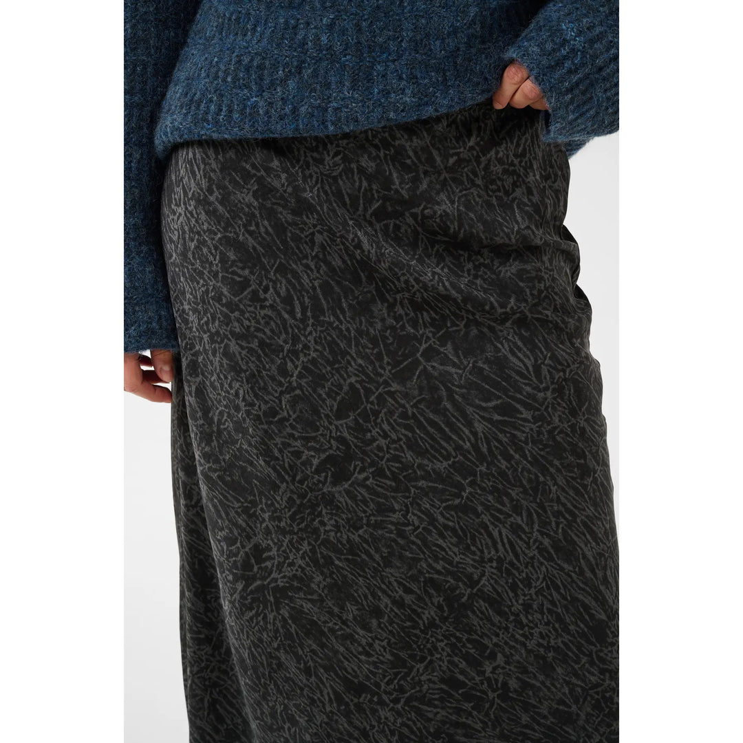 Kaffe Katara Skirt | Black Grey Crushed Print
