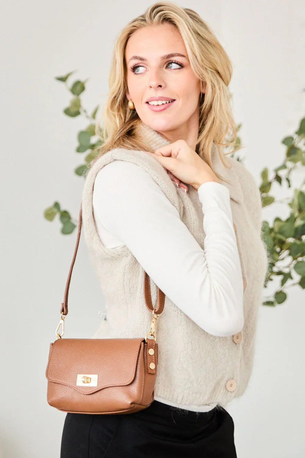 Elie Beaumont Tan Twist Lock Bag